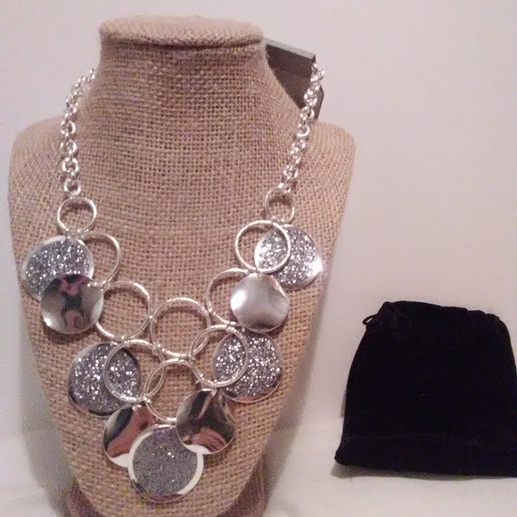 Hannah Jewelry - Silver tone shiny and glittered circles necklace.